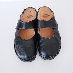 town and country clogs